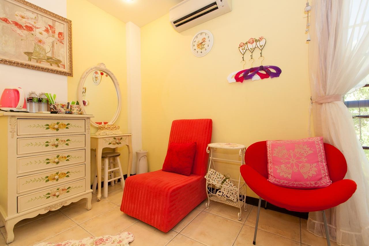 White Cotton Candy Homestay 花蓮市 エクステリア 写真