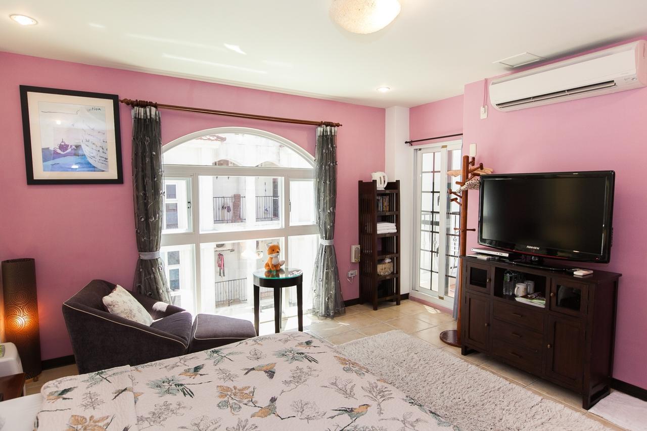 White Cotton Candy Homestay 花蓮市 エクステリア 写真